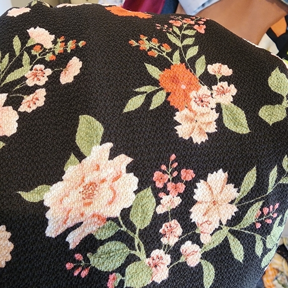 City Chic off shoulder floral maxi dress. Elastic waist. Belted. Size 16. - Picture 8 of 14